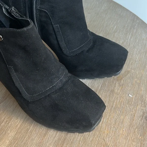 GUESS Black Suede Shootie Ankle Booties Stiletto Heel Size 8.5 - Picture 3 of 14